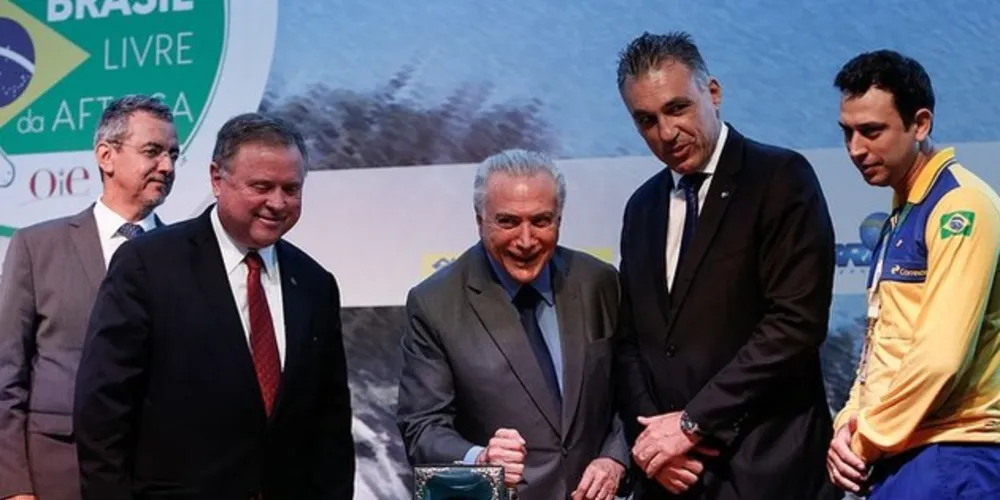 Imagem ilustrativa da imagem Maggi e Temer lançam selo para marcar erradicação da aftosa