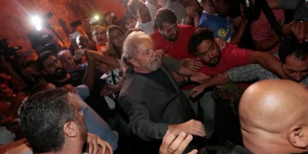 Ex-presidente deixa Sindicato e segue para o aeroporto de Congonhas