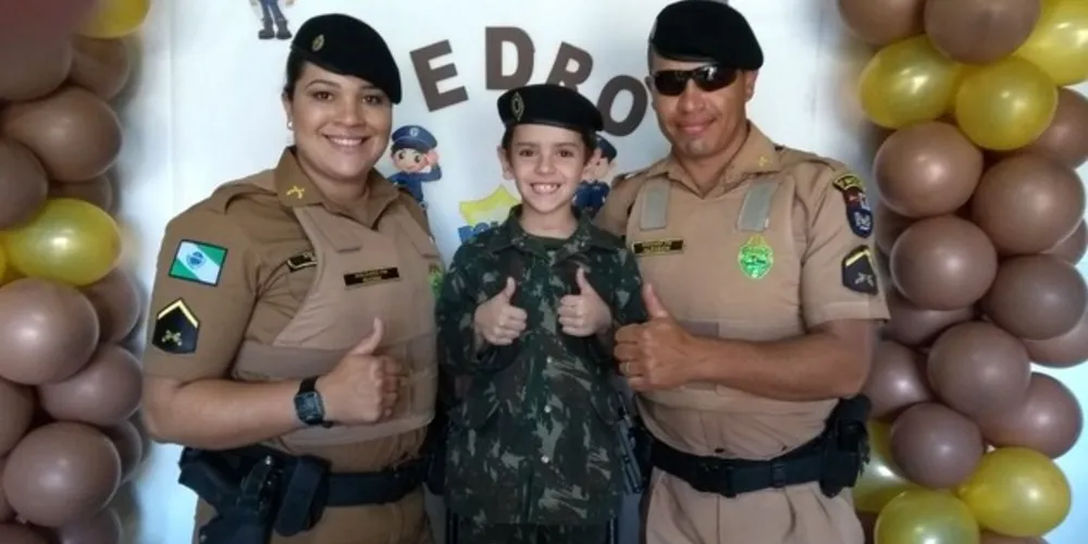 Imagem ilustrativa da imagem Fã da PM recebe visita especial na festa de aniversário