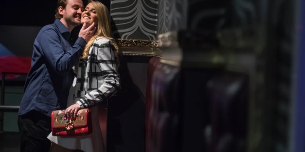 BODAS DE PAPEL – O casal Vicente Spósito e Liza Hilgemberg Spósito brindou no último domingo (8), seu primeiro ano de casados. Da coluna RC o desejo que este tenha sido o primeiro ano de muitos de um casamento recheado de união e amor. Muitas felicidades para os dois e que Deus abençoe cada dia desta união.