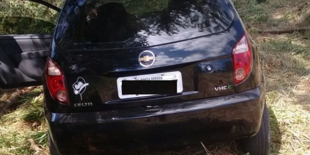 Imagem ilustrativa da imagem Bandidos abandonam carro usado em fuga