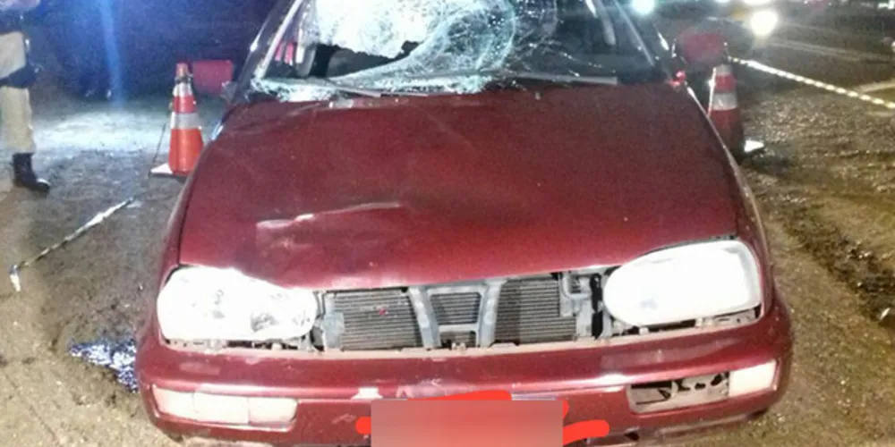 Passageira do carro sofreu ferimentos e precisou ser atendida