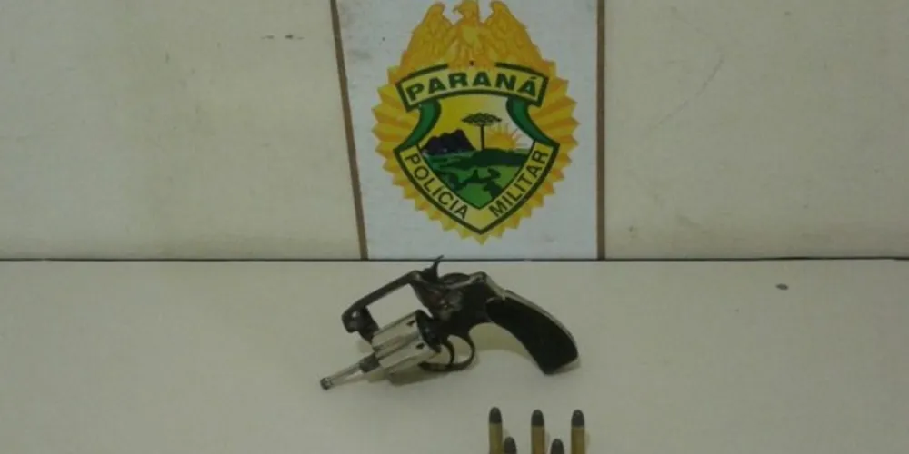 Rapaz de 20 anos assumiu ser o dono da arma e foi levado para a delegacia