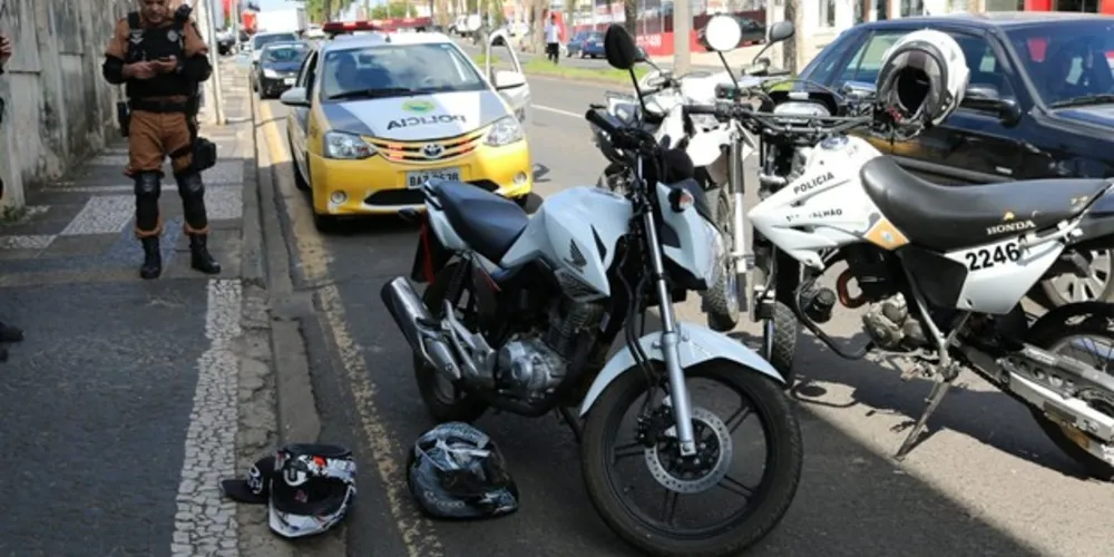 Imagem ilustrativa da imagem Motociclista é preso com bucha de cocaína