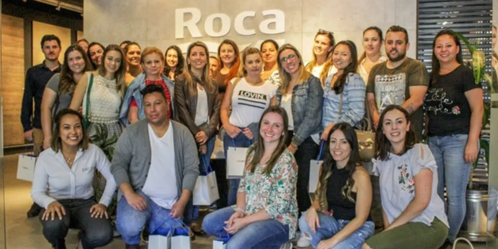 Imagem ilustrativa da imagem Estudantes de PG visitam grande empresa de revestimentos