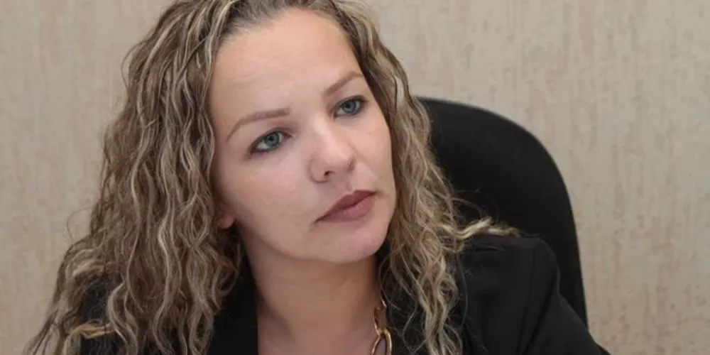 Delegada Ana Paula conduz investigações de caso Nathalia. 