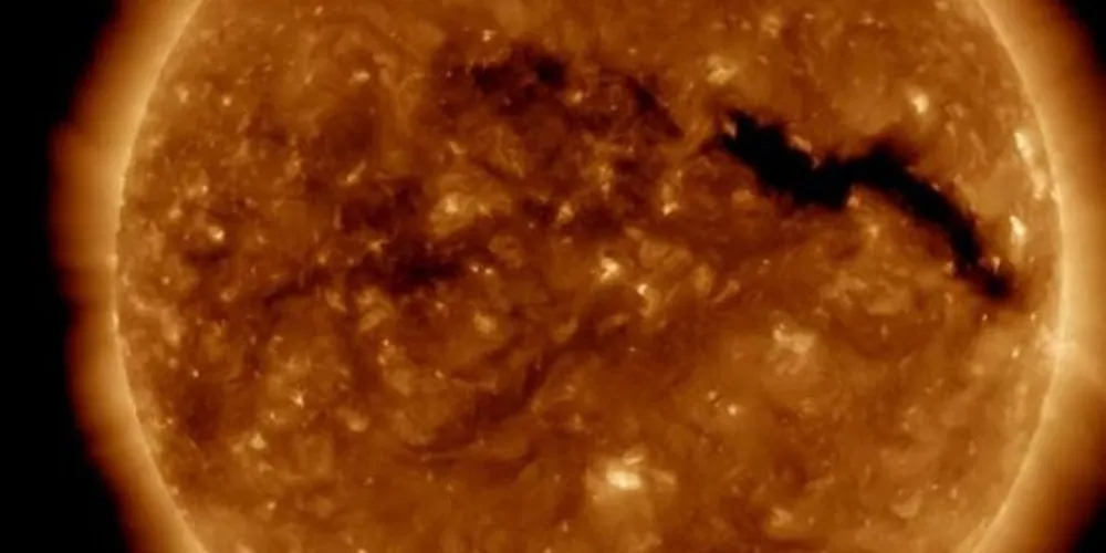 Buraco coronal registrado pelo Observatório Solar Dynamics em 10 de abril de 2018/Foto: Reprodução NASA / SDO / AIA