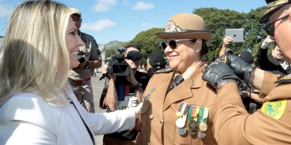 A governadora Cida Borghetti e a coronel Audilene Rosa de Paula Dias Rocha/Foto: Jaelson Lucas / ANPr
