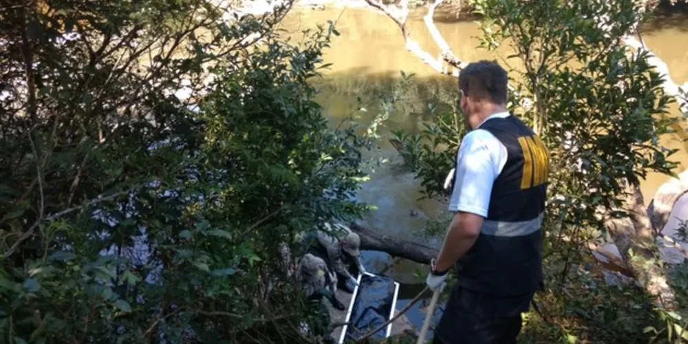 Corpo foi encontrado boiando no Rio Pitangui nesta quinta-feira