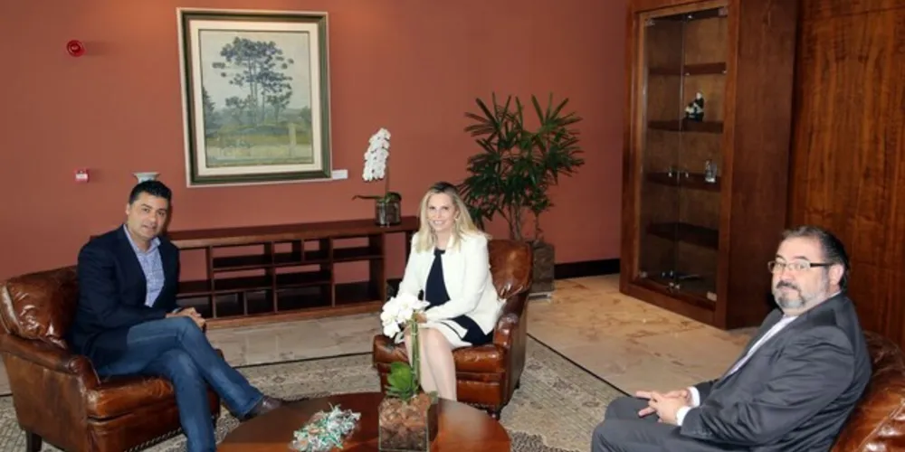 Prefeito de Ponta Grossa se encontra Cida Borgueti para solicitar apoio dentro do Programa Paraná Competitivo