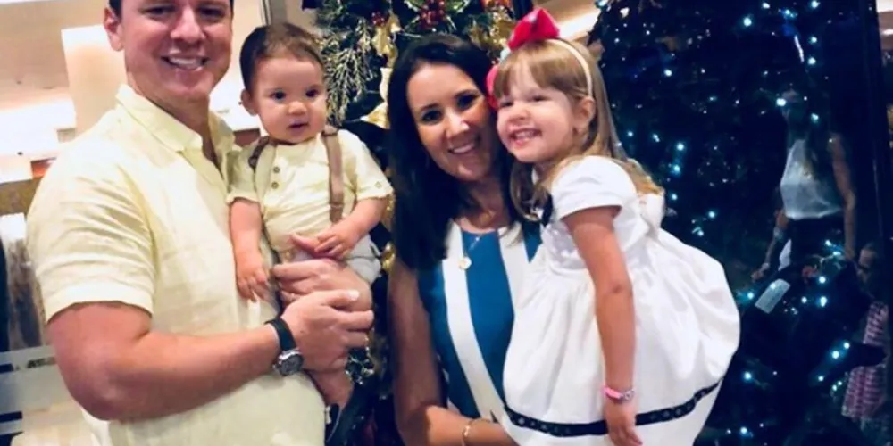 BDAY - Tamima Gobbo Tuma Schrutt será muito cumprimentada pela passagem de seu aniversário no próximo sábado (14). A admirável advogada Tamima é casada com o respeitado presidente da Prolar, Dino Schrutt, mãe da doce e bela Alice, e do pequeno Leonardo. Da coluna RC os votos de realizações e alegrias.