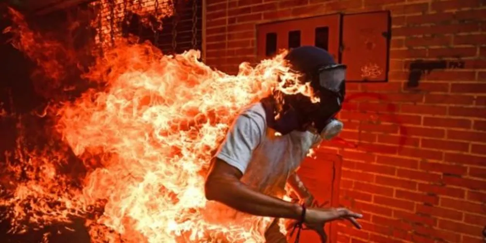 Imagem vencedora do prêmio de " Foto do ano" pelo World Press Photo 2018