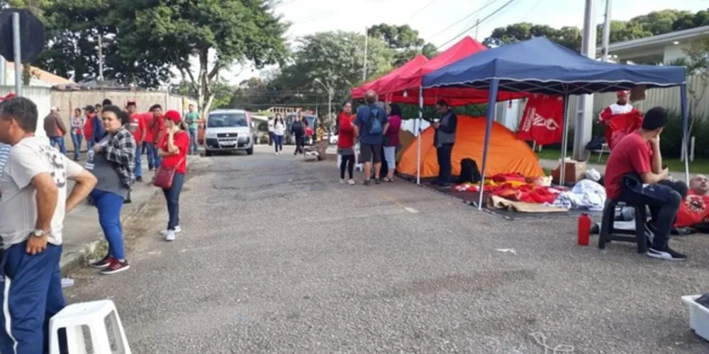 Imagem ilustrativa da imagem Justiça fixa multa diária para manifestantes pró e contra Lula