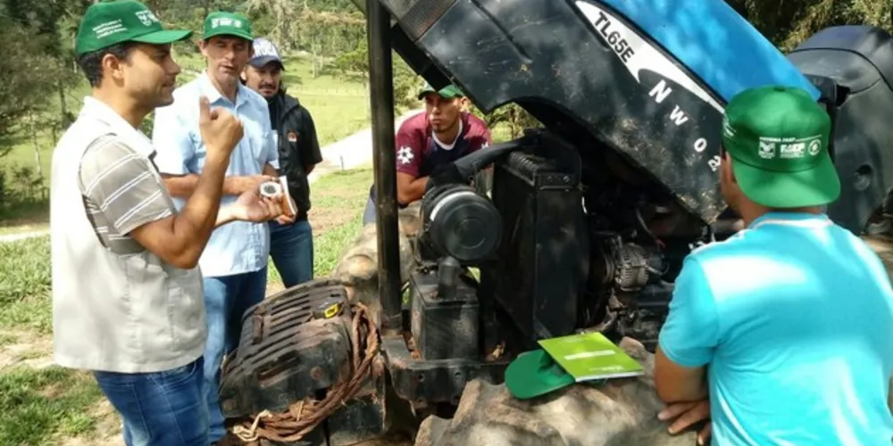 Imagem ilustrativa da imagem Produtores fazem curso de operação e manutenção de tratores