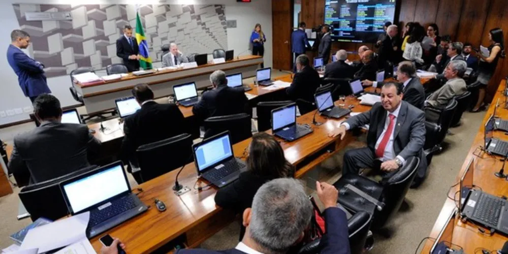 Reunião da Comissão de Assuntos Econômicos (CAE), presidida pelo senador Tasso Jereissati (PSDB-CE)/Foto: Agência Senado