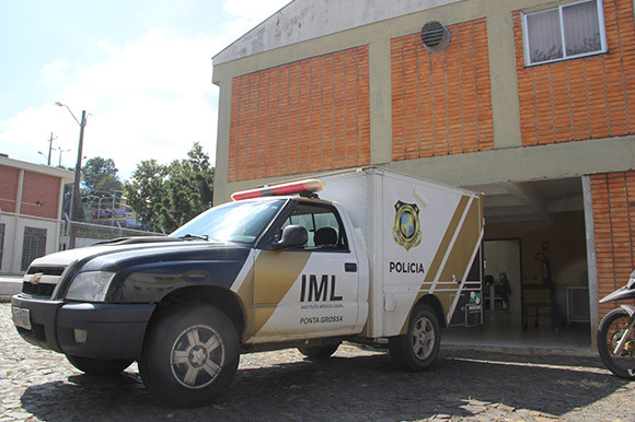 Corpo da vítima foi encaminhado ao Instituto Médico Legal de Ponta Grossa