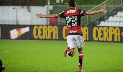 Imagem ilustrativa da imagem Flamengo goleia Portuguesa e vai à semi da Taça Rio