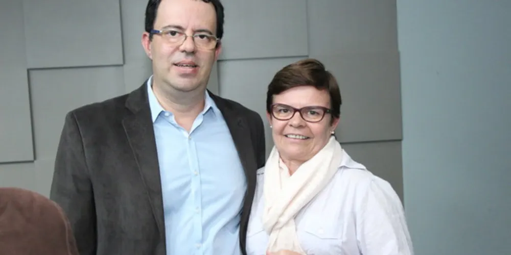 Osni Mongruel e Esther Cristina participam de lançamento do Selo Escola Legal na sede da Associação Comercial