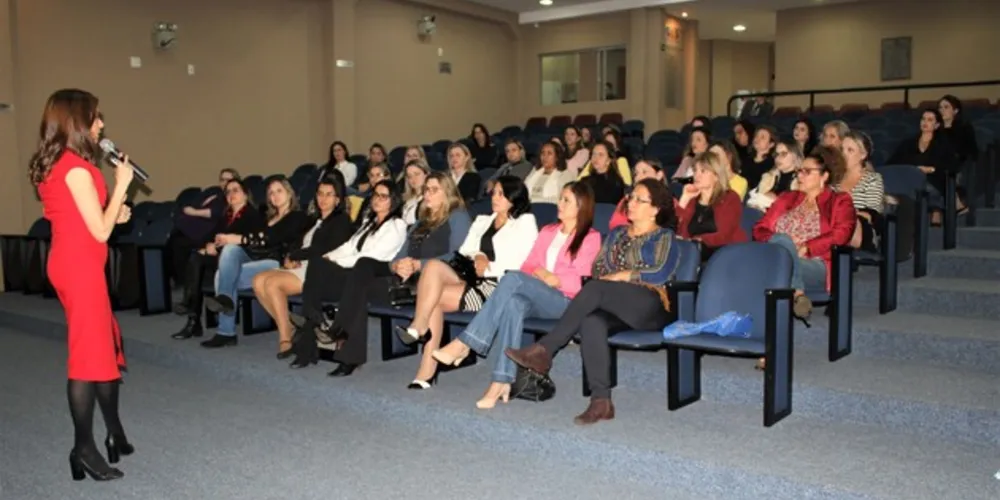 Evento promovido pela OAB-PG abordou assuntos do universo feminino de forma prática