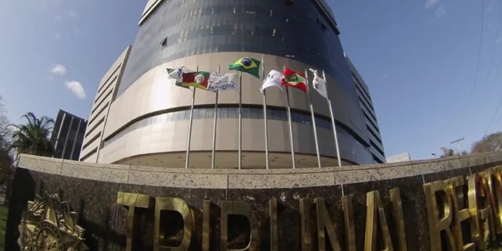Por unanimidade, TRF4 rejeita último recurso de Lula na segunda instância