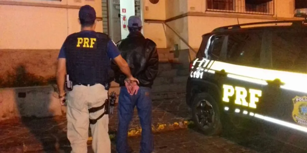 Imagem ilustrativa da imagem PRF prende motorista embriagado durante operação