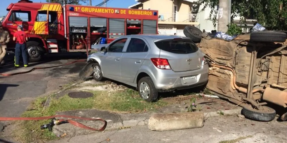 Imagem ilustrativa da imagem Jovem sem CNH cruza preferencial e mata mulher em trânsito de Curitiba
