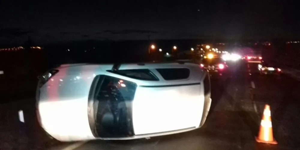 Imagem ilustrativa da imagem Sem CNH, motorista capota carro na BR-376 em PG