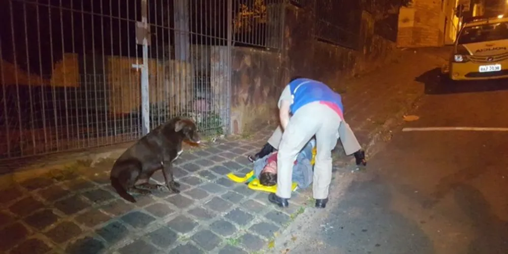Vítima foi encaminhada ao hospital com ferimentos graves, mas sem risco de morrer
