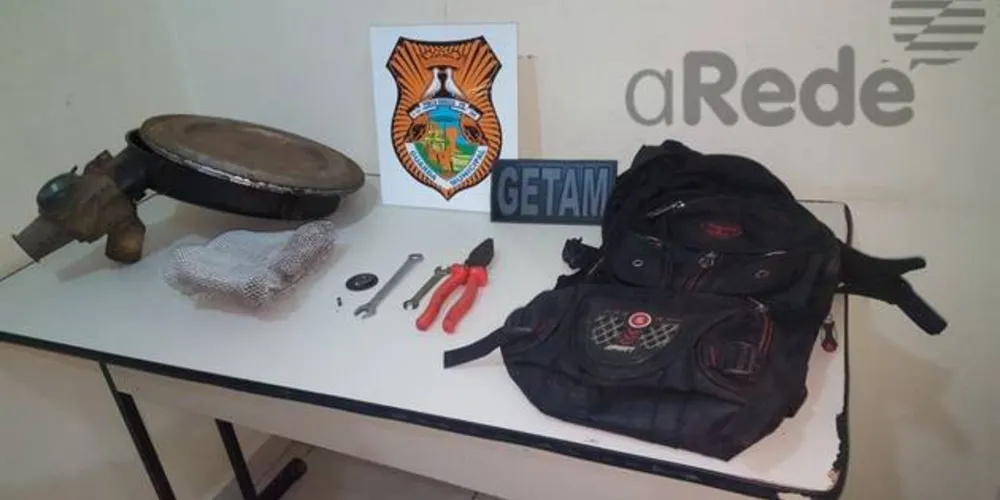 Material apreendido com o suspeito foi levado para a delegacia