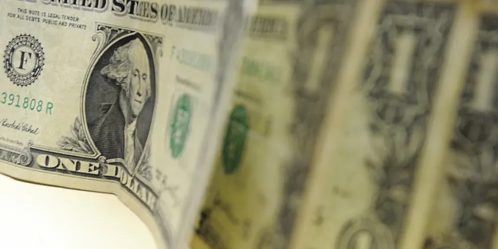 Imagem ilustrativa da imagem Dólar sobe e tem o maior valor desde 2016