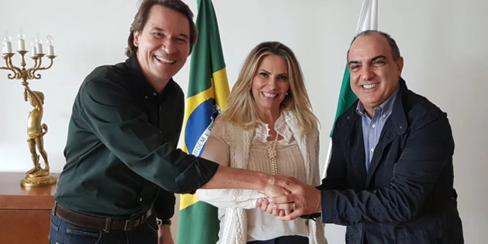 anúncio foi feito nesta segunda-feira (23), no Palácio Iguaçu, na presença do ex-presidente da Sanepar, Mounir Chaowiche.