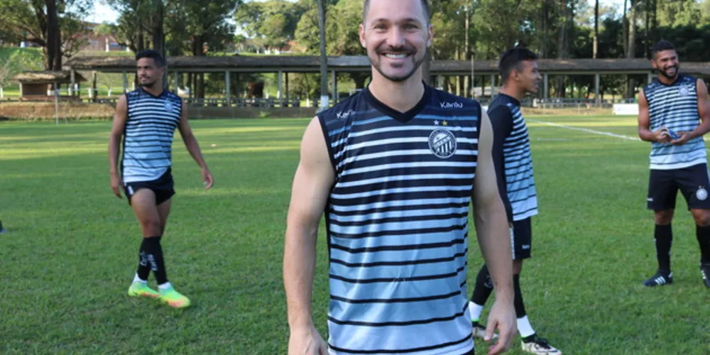 Operário Ferroviário confirmou na tarde dessa segunda-feira a contratação do meia Cássio Luís Rissardo, o Xuxa