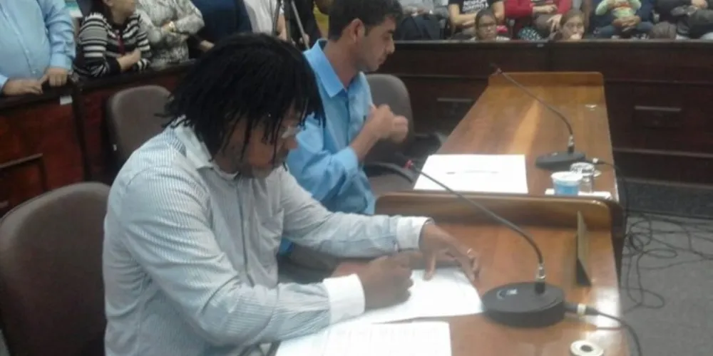 Imagem ilustrativa da imagem Catador de recicláveis faz história e assume cadeira de vereador preso