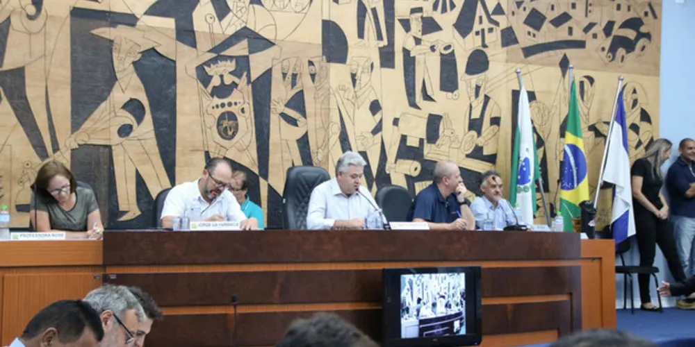 Medida foi apresentada pelos vereadores da Mesa Diretora