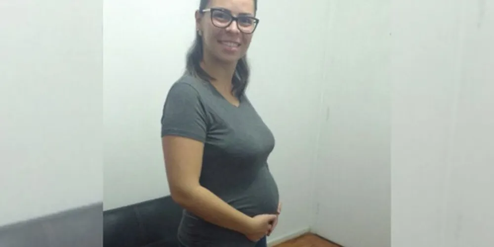 Bebê de Kamila foi diagnosticado com ‘espinha bífida’ e, se não for operado, pode perder os movimentos|