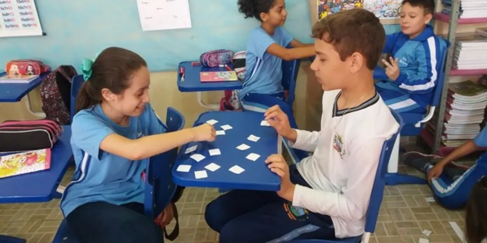 Imagem ilustrativa da imagem Jogos com relógios e de memória desafiam estudantes