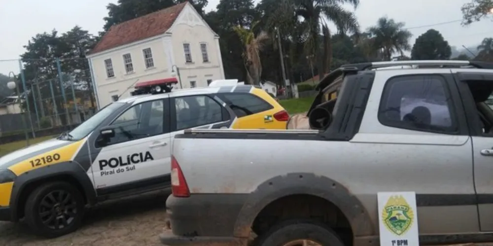 Imagem ilustrativa da imagem Ladrões batem carro roubado e destroem muro de casa