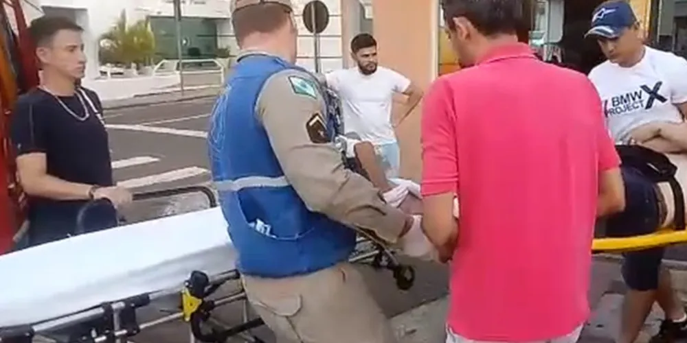 Vítima foi socorrida por equipes do Corpo de Bombeiros 