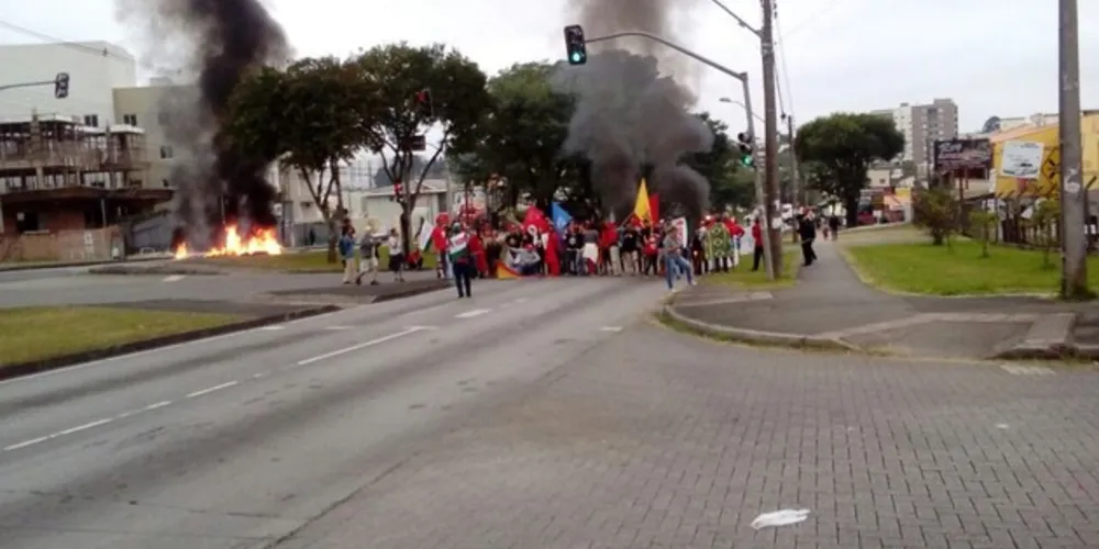 Imagem ilustrativa da imagem Manifestante baleado em Curitiba recebe alta da UTI