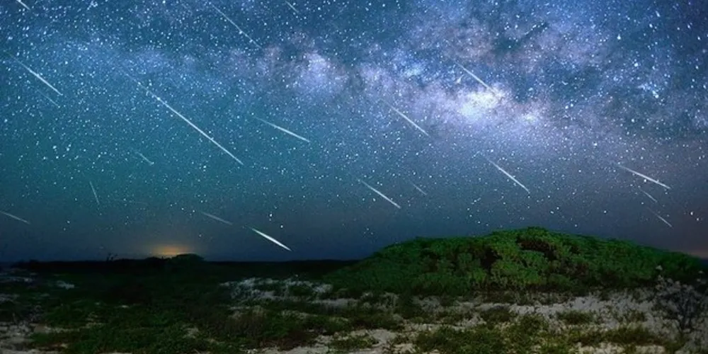 Chuva de meteoros Eta Aquarids registrada na Flórida, EUA, no ano de 2013/Foto: Divulgação Jeff Berkes