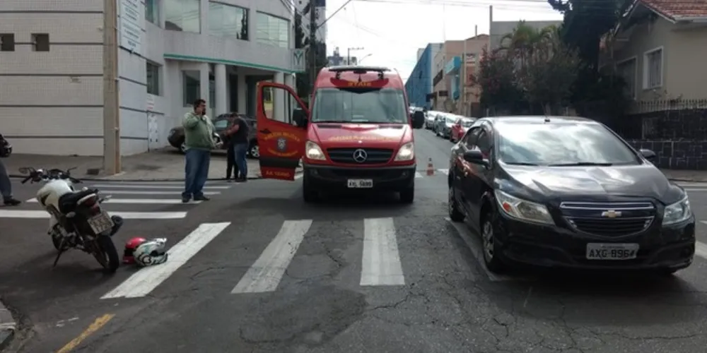 Imagem ilustrativa da imagem Motociclista fica ferido após acidente no Centro de PG
