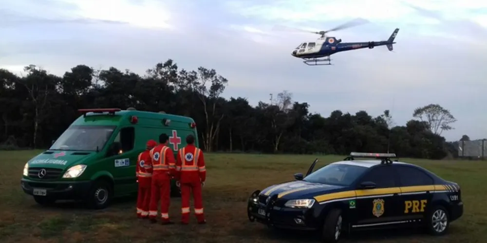 Socorristas do Samu e concessionária auxiliam em transporte de criança para helicóptero do BPMOA de Ponta Grossa 