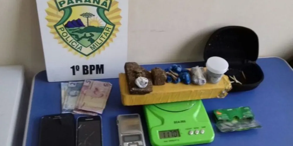 Imagem ilustrativa da imagem PM prende grupo suspeito de tráfico e apreende maconha
