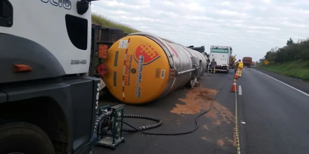 Imagem ilustrativa da imagem BR-376 é interditada para remoção de carga inflamável