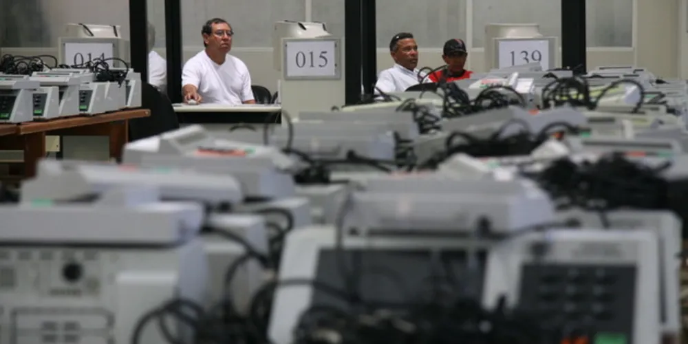 Problemas na licitação podem impedir impressão de votos em 2018
