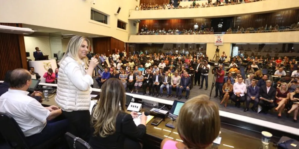 Governadora anunciou que casas lotéricas voltarão a receber o pagamento das faturas de energia da Copel a partir de segunda-feira