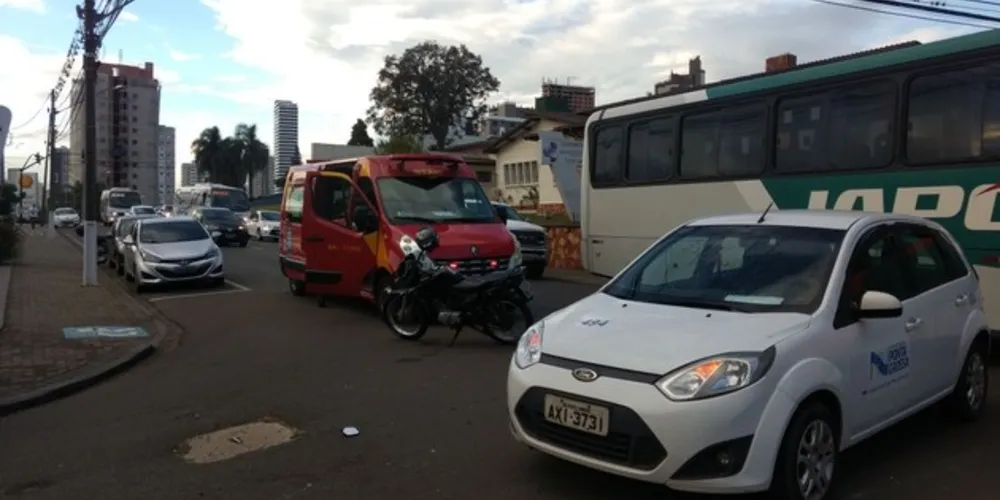 Imagem ilustrativa da imagem Carro oficial se envolve em acidente na Balduíno Taques