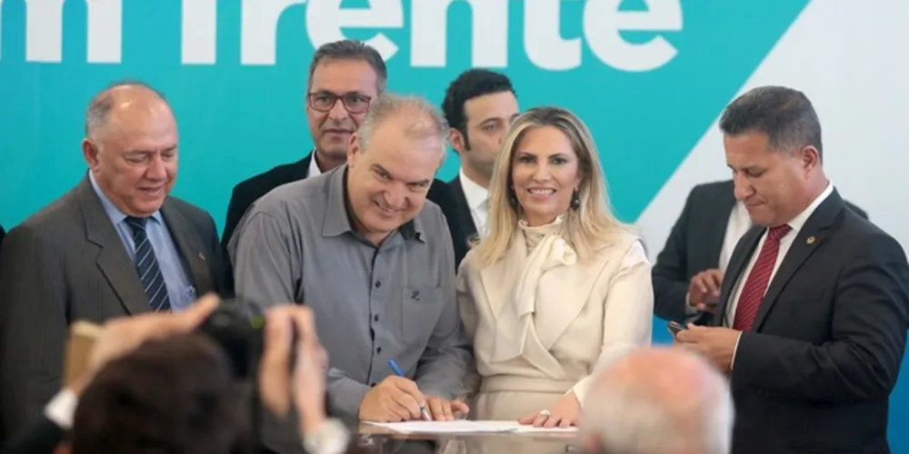 Governadora Cida Borghetti assina convênios com a Secretaria do Desenvolvimento Urbano e municípios.
Curitiba, 07/05/2018.
Foto: ANPr
