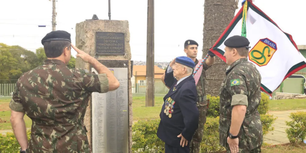  Para inaugurar monumento em homenagem à FEB, 13 BIB recebeu o ex-combatente Major Odorico  Dias  de Góes 
