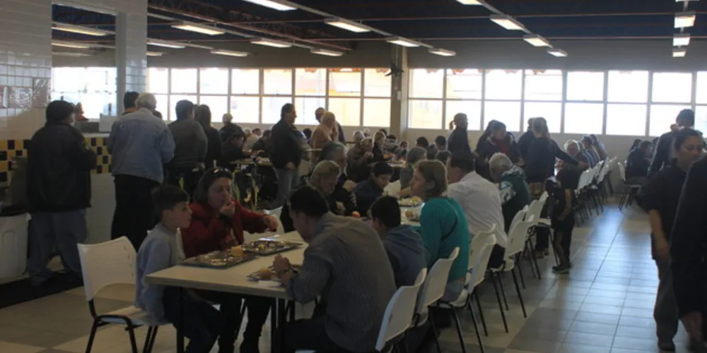 Restaurante Popular ficar na área central da cidade; Função social do estabelecimento gerou debate